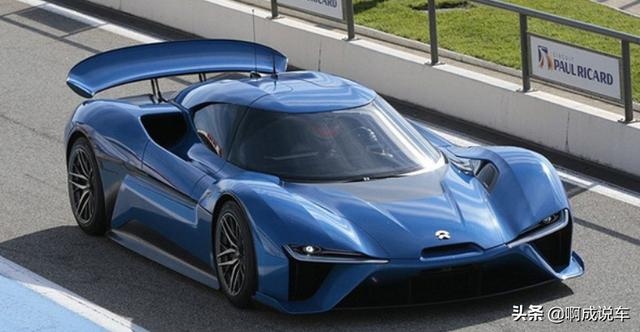 刘强东送章泽天限量超跑，看到中控台上的字，难怪会原谅他