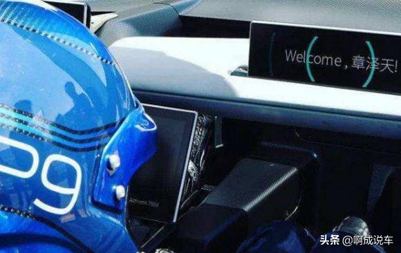 刘强东送章泽天限量超跑，看到中控台上的字，难怪会原谅他