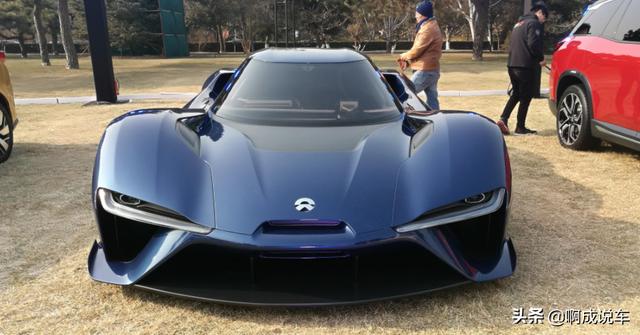 刘强东送章泽天限量超跑，看到中控台上的字，难怪会原谅他