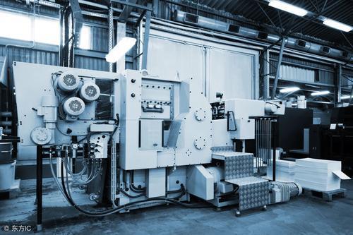 中国科技传来2大捷报，一周内光刻机和操作系统成功打破技术封锁