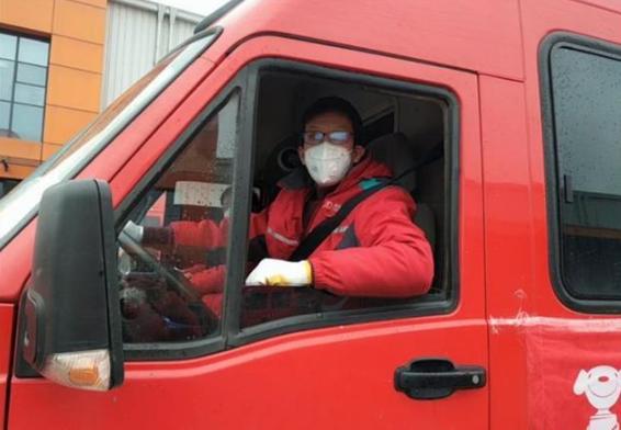 刘强东破格提拔：可歌可泣的快递突击队，是时代奖励摆渡人的缩影