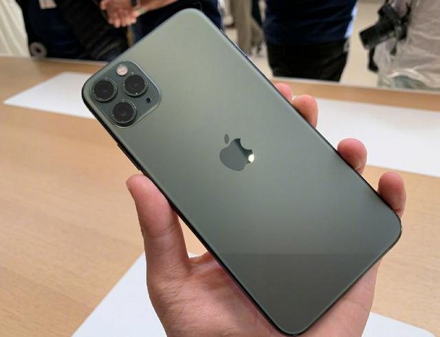 买手机选苹果还是华为？内行人的回答非常中肯，网友：涨知识了！