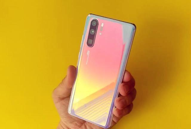 华为P30 Pro价格“大跳水”，变相降价1200，该入手吗？