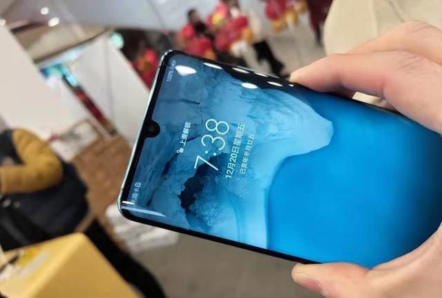 华为P30 Pro价格“大跳水”，变相降价1200，该入手吗？