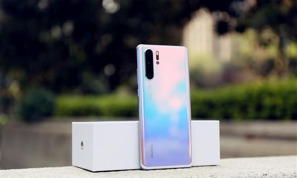 华为P30 Pro价格“大跳水”，变相降价1200，该入手吗？