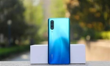 华为P30 Pro价格“大跳水”，变相降价1200，该入手吗？