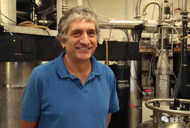 谷歌量子计算硬件带头人离职了！挖他？注意特朗普警告