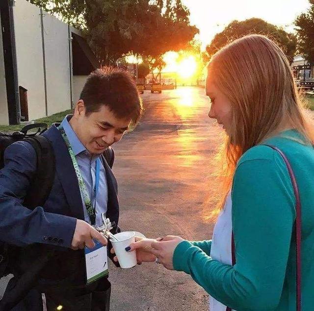 这个中国男人，为何被"互联网女皇"点赞？