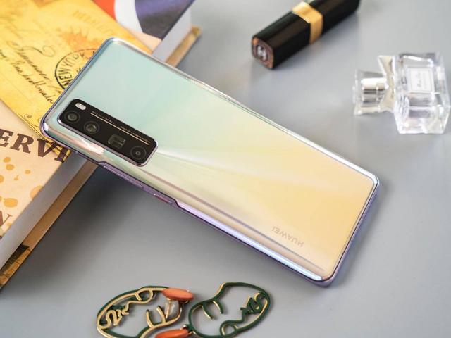 华为nova7 Pro精美图赏 优雅低调的时尚单品