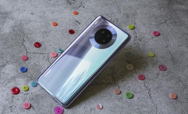 不在独有辨识度的华为Mate30，证明了是真的香！