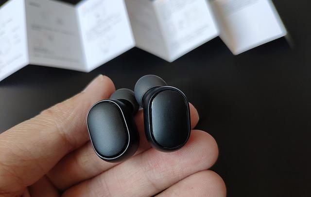 小米推出年轻人首款无线耳机！声道自动转换，120min续航，仅99.9