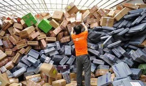 2大快递巨头倒下，5万人将长期放假面临失业，刘强东变身为预言家