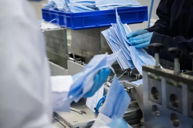 百度在美国遭集体起诉；抖音上线视频通话；苹果惊现重大安全漏洞