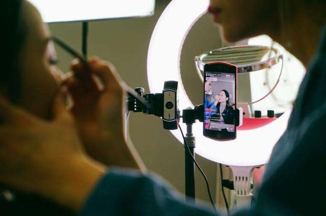 直播电商能火多久？疫情之后何去何从！