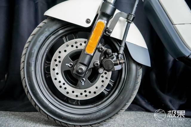 5000块“风火轮”+特斯拉黑科技！"一屁启动”说走就走