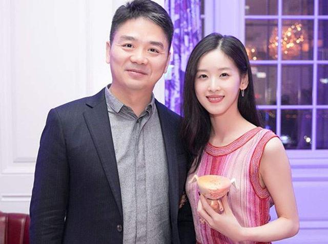 不到30岁的章泽天凭什么驾驭大佬刘强东的？原来她是个狠角色！