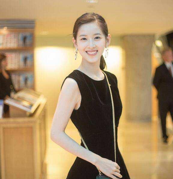 不到30岁的章泽天凭什么驾驭大佬刘强东的？原来她是个狠角色！