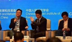 采访中介绍初次见面！马云夸东哥：年轻有为，东哥一句话送回去！