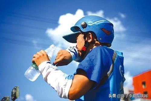 饿了么APP线下可以送哑铃了，不得不说这波操作真是666！