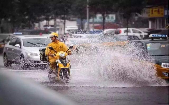 这届年轻人都被生活套牢，送快递送外卖越来越多，都没有梦想了吗