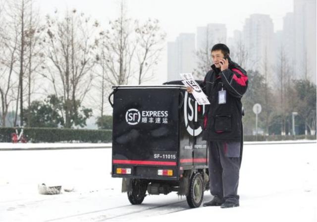 这届年轻人都被生活套牢，送快递送外卖越来越多，都没有梦想了吗