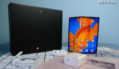 华为Mate Xs被曝质量问题，网友：这难道不是墨水涂的？