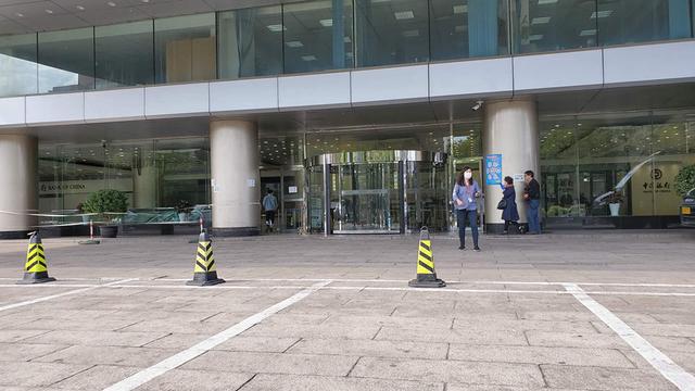 独家 | 李国庆今日带人去抢当当公章？楼下现警车 李国庆回应：已接管当当