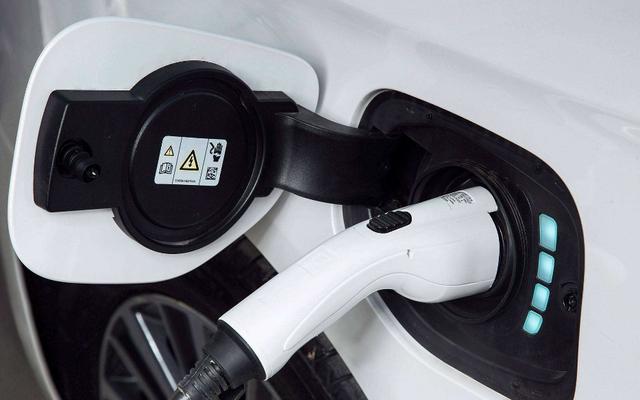 为什么买了油电混动的人说后悔了？车主：感觉有些不平衡