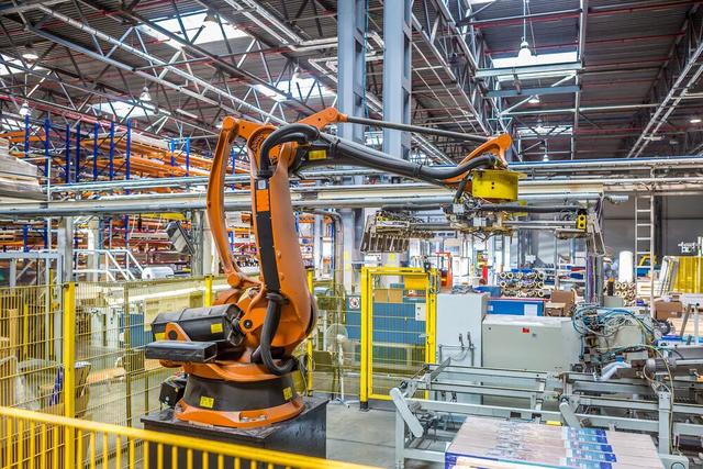 5G将加剧穷人失业率，工厂里都是机器人，穷人被富人和科技格掉！