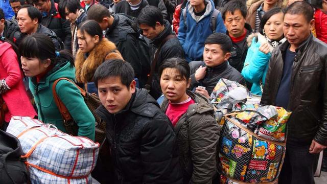 5G将加剧穷人失业率，工厂里都是机器人，穷人被富人和科技格掉！