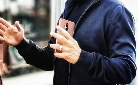 钢铁侠代言！一加8系列正式入网，真旗舰机？