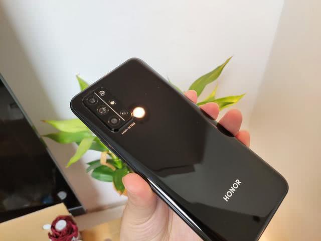 华为虽好但别乱买，这3款才是低价高配，性价比极高适合学生党！