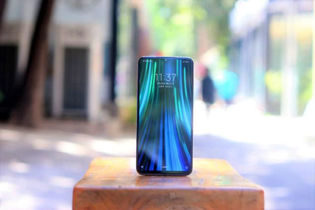 小米也有库存压力？6400万四摄+8G+大电池，跌至1300元太值了！