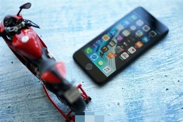 刚上市就破销量纪录！A13仿生芯片+小屏机身，苹果新机香爆了？