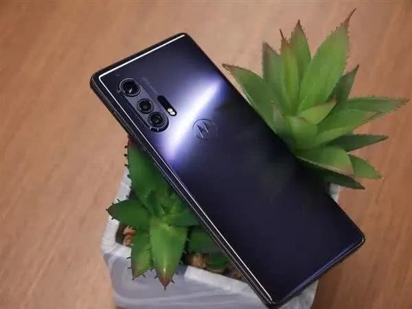 全球首款90Hz瀑布屏！骁龙865+一亿像素，摩托罗拉王者归来？