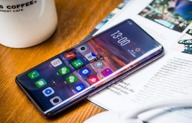 OPPO Find X2屏幕盖板曝光，单孔曲面设计，颜值你给几分？