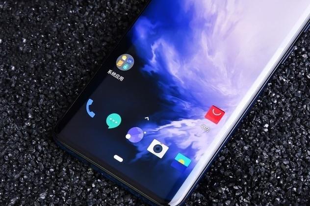 一加概念手机曝光，“潜隐式后摄”技术加持，蝙蝠侠要来了？