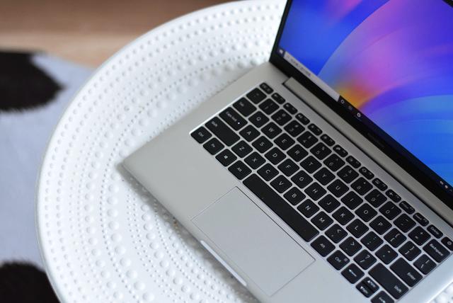 体积小巧，专为办公设计，小米推出首款全面屏笔记本！