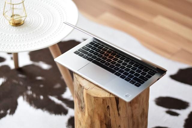 体积小巧，专为办公设计，小米推出首款全面屏笔记本！