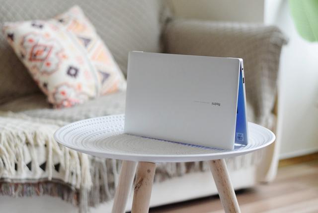 体积小巧，专为办公设计，小米推出首款全面屏笔记本！