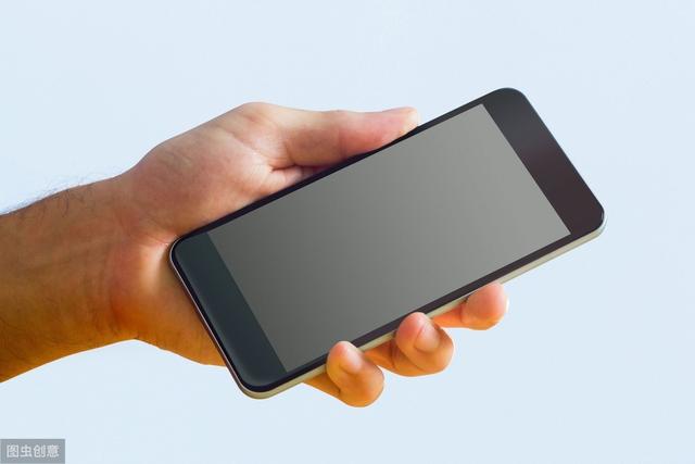 受够了“半斤机”！iPhone SE能否带动一波小屏手机热潮？