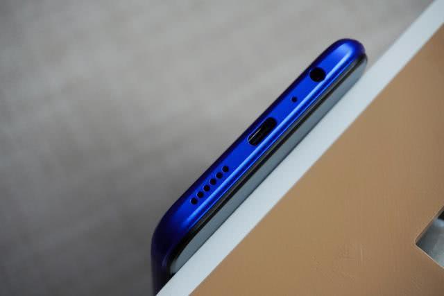 性价比最高的百元机？骁龙712+20W+IMX586，网友：真香！