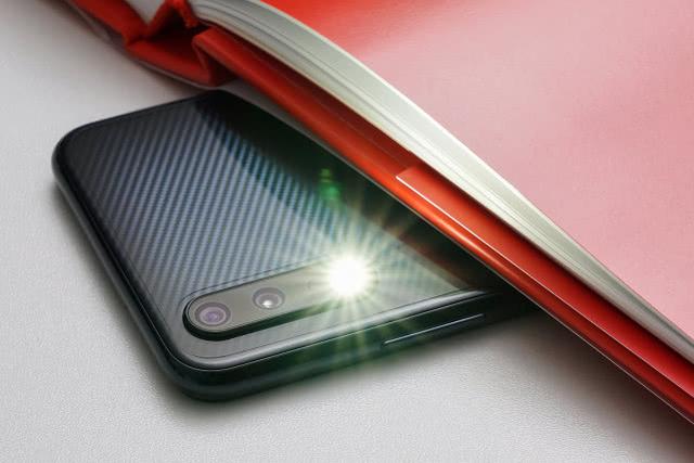 性能最强的千元机？骁龙855+33W，47万跑分跌至冰点价