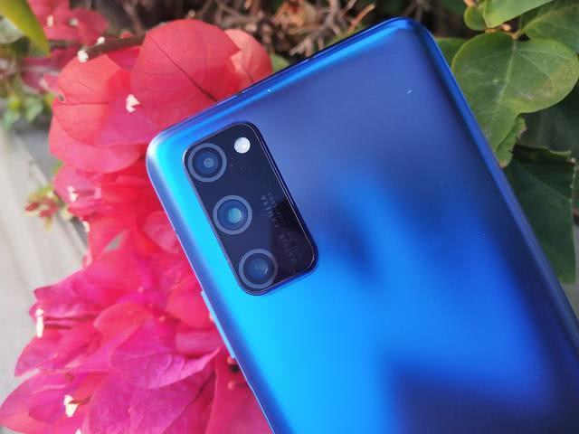 华为放大招，麒麟990+徕卡三摄+无线充电，5G标杆跌至2549元！