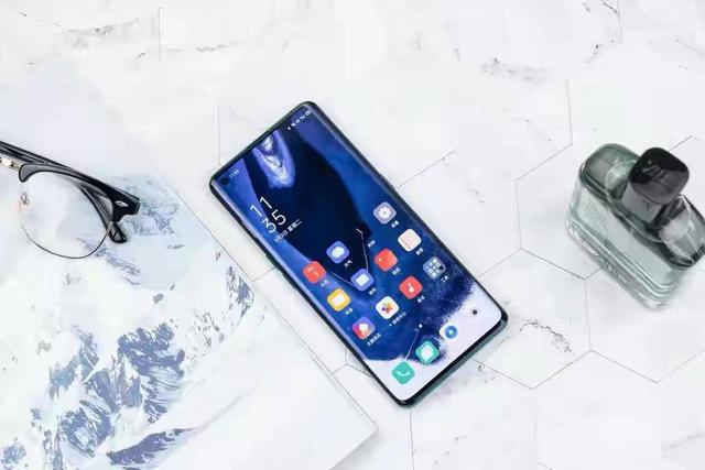 上半年全能机皇诞生，3K+65+最强三摄，Find X2系列名副其实