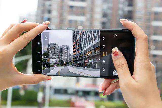 上半年全能机皇诞生，3K+65+最强三摄，Find X2系列名副其实