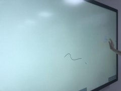 还在为写在墙上画在身上烦恼？会议平板让孩子自由表达