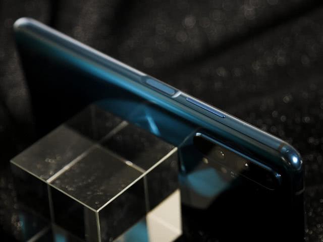 麒麟980降至清仓价？42万跑分+256G+NFC，4G旗舰还是很香！