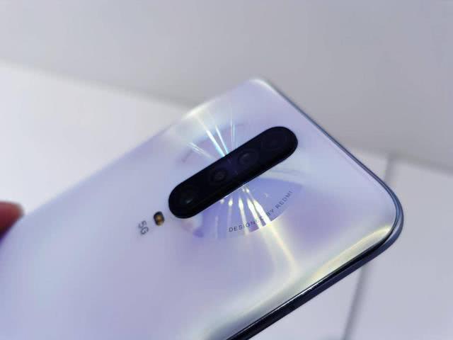 都是2399元应该怎么选？红米荣耀让人苦恼，看完这三点你应该明了