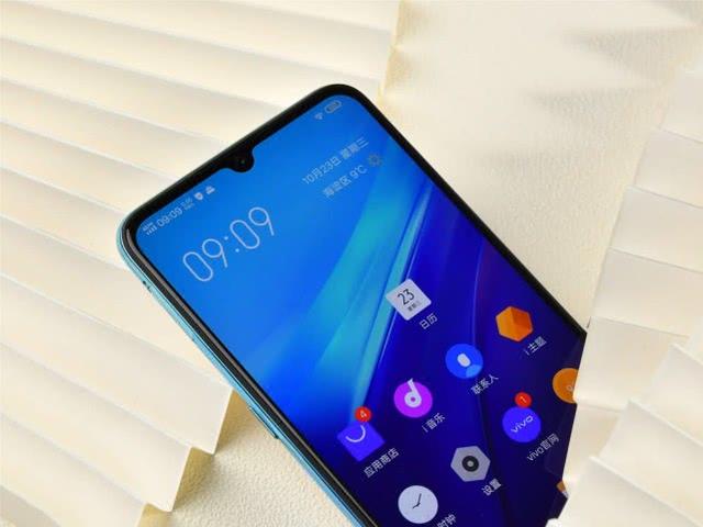 学生党购机预算不足？这3款千元机性价比超高，性能不输给旗舰！